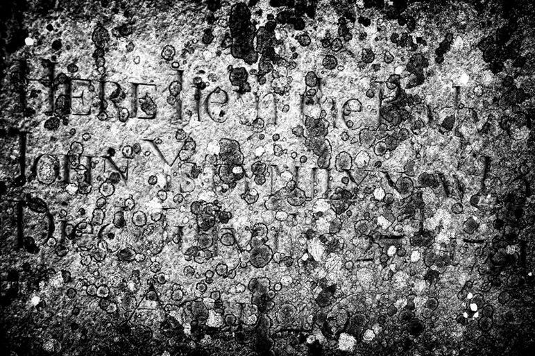 448113-4 Gravestone of John Ystumllyn (Jac Black) in Ynyscynhaearn churchyard